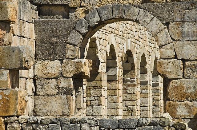 day trip from fes to volubilis